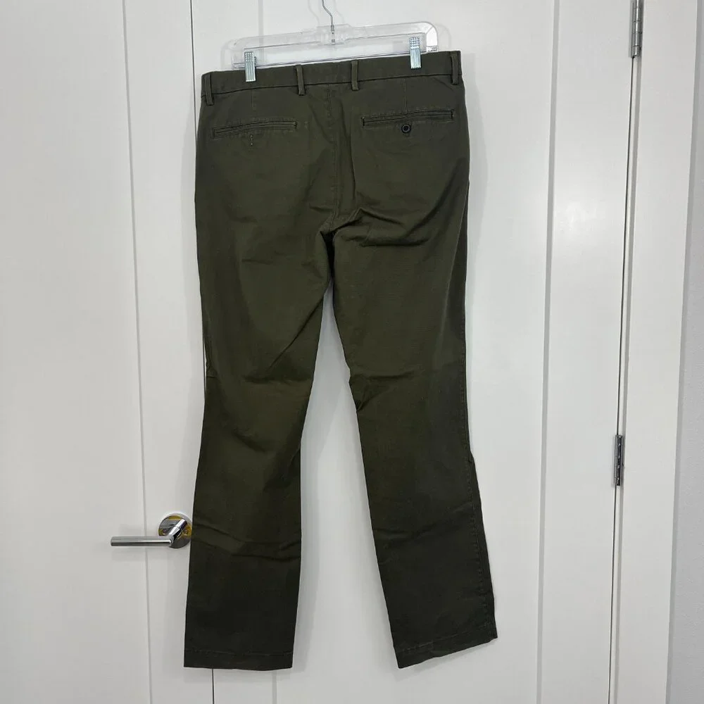 Gap Size 34/32 Army Green Straight Leg Khaki Pants